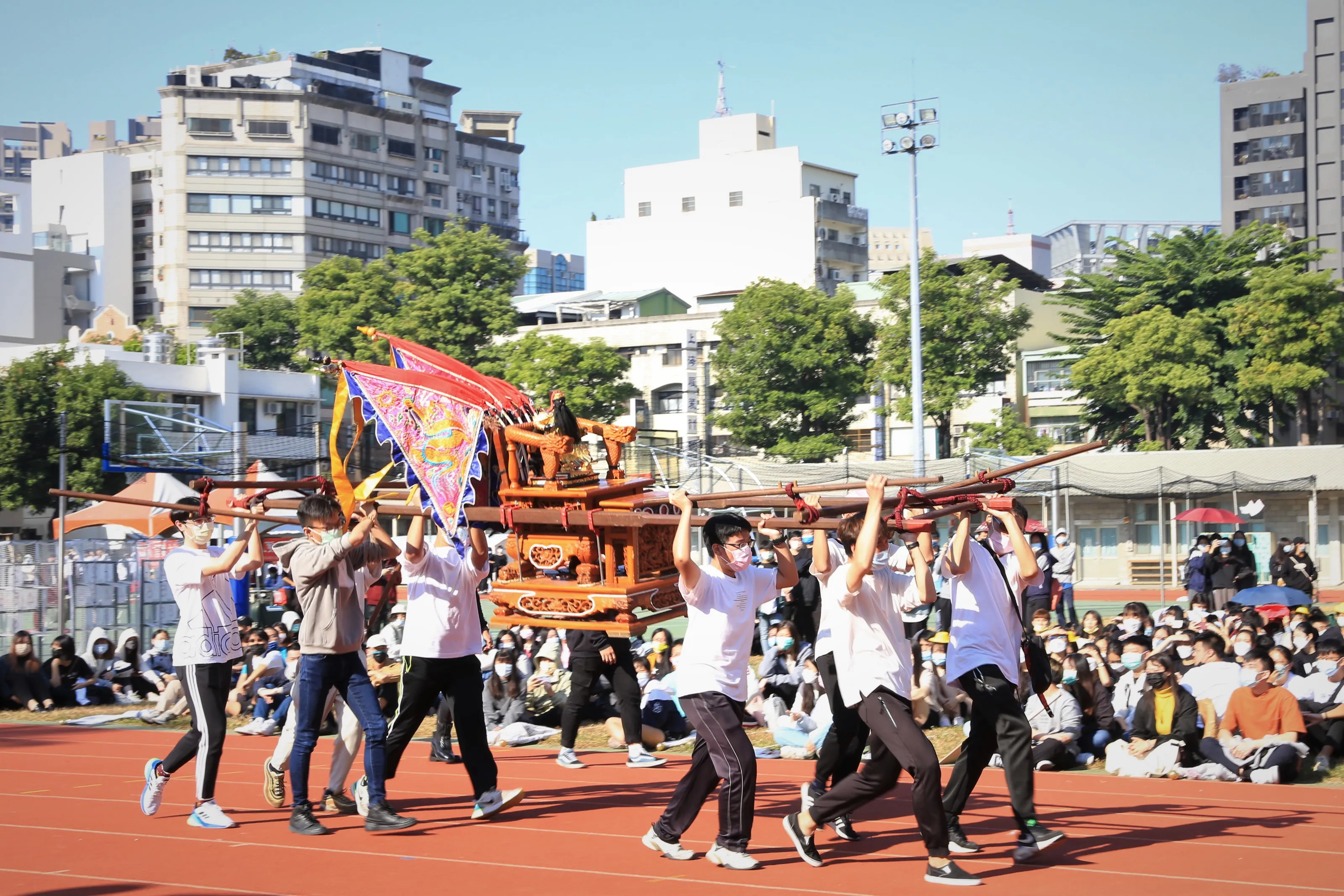 110年校慶運動會創意進場，展現廟會文化│20211205 第3張